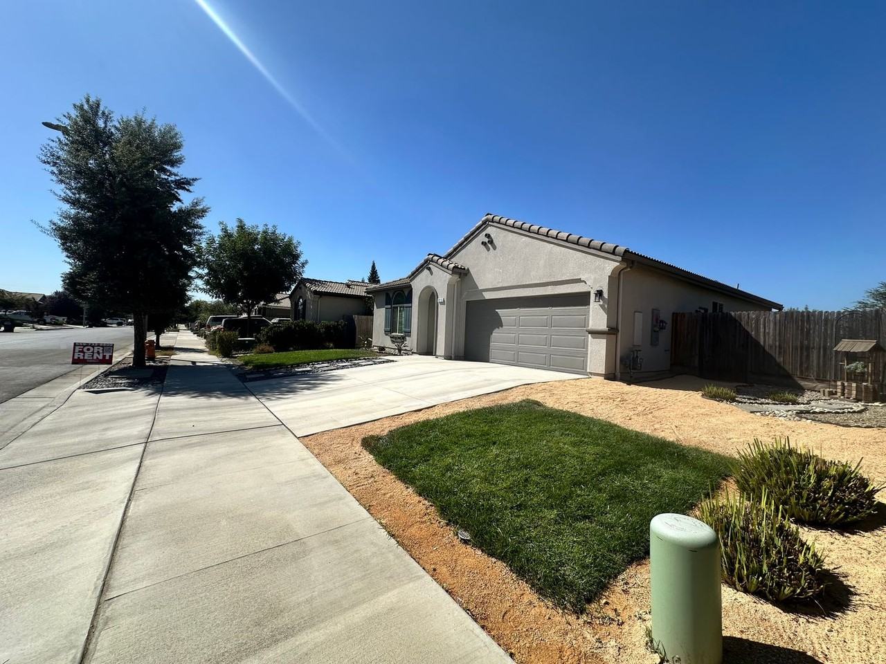 3215 S Meadowbrook St - Photo 4 of 22
