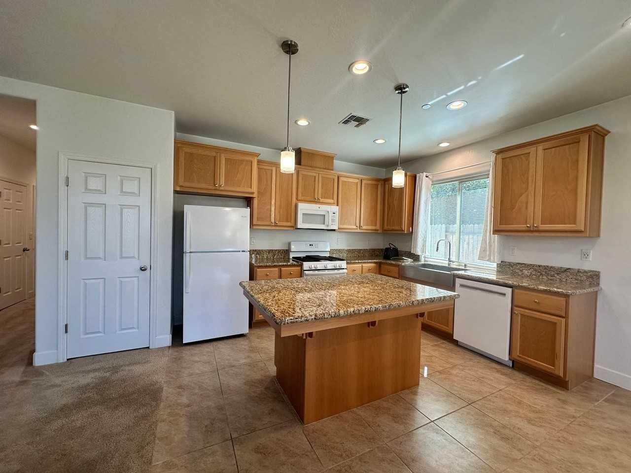 3215 S Meadowbrook St - Photo 7 of 22