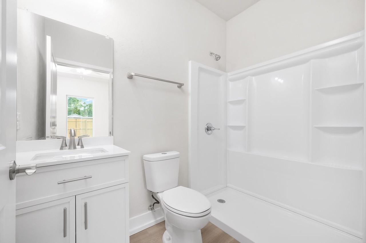 1951 Nw 34th Ave - Photo 7 of 10
