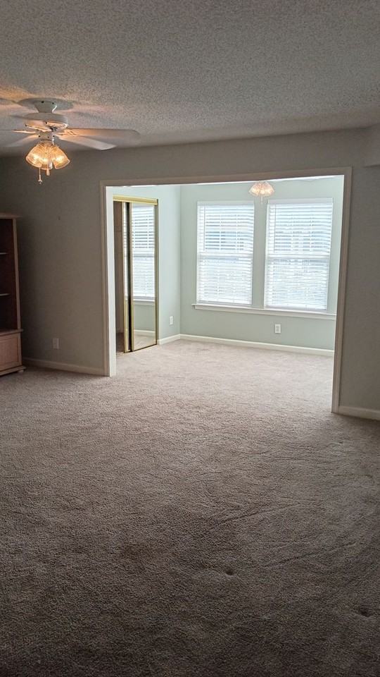 2268 Essex Dr - Photo 3 of 33