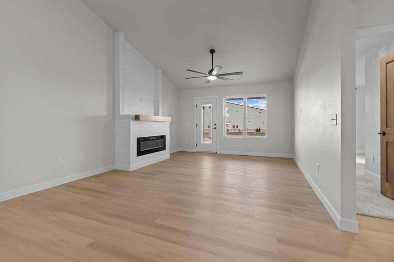 N1009 Magdalyn Ct - Photo 3 of 18