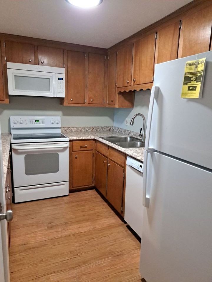 504 W 26th St - Photo 3 of 32