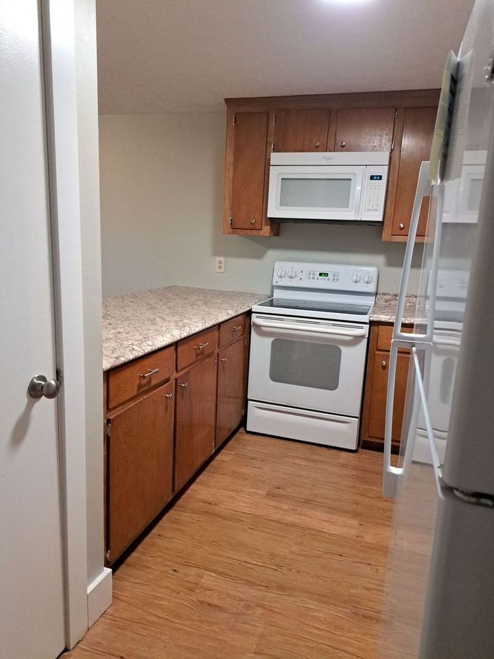 504 W 26th St - Photo 4 of 32
