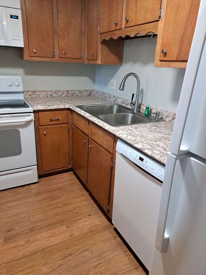 504 W 26th St - Photo 5 of 32