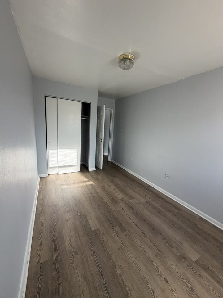 5231 Oxford Ave - Photo 5 of 5