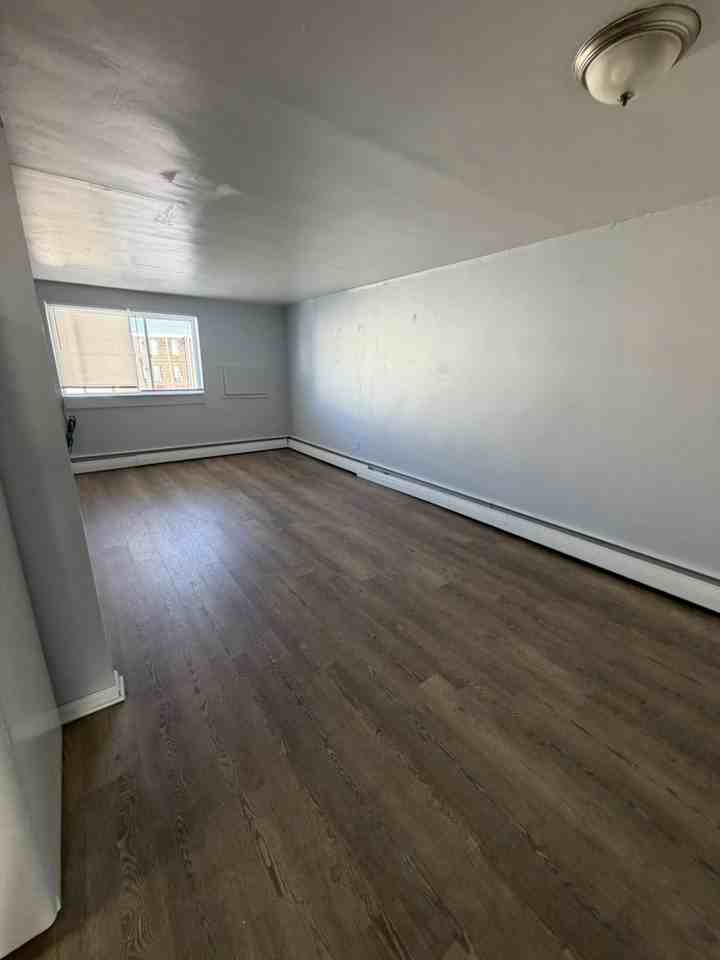 5231 Oxford Ave - Photo 4 of 5