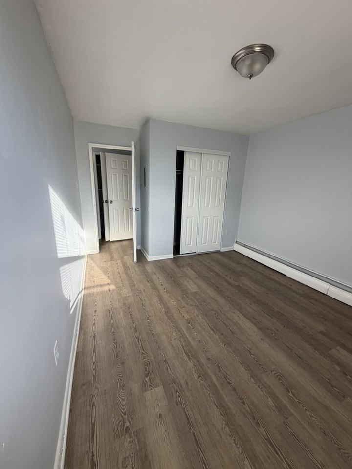 5231 Oxford Ave - Photo 2 of 5