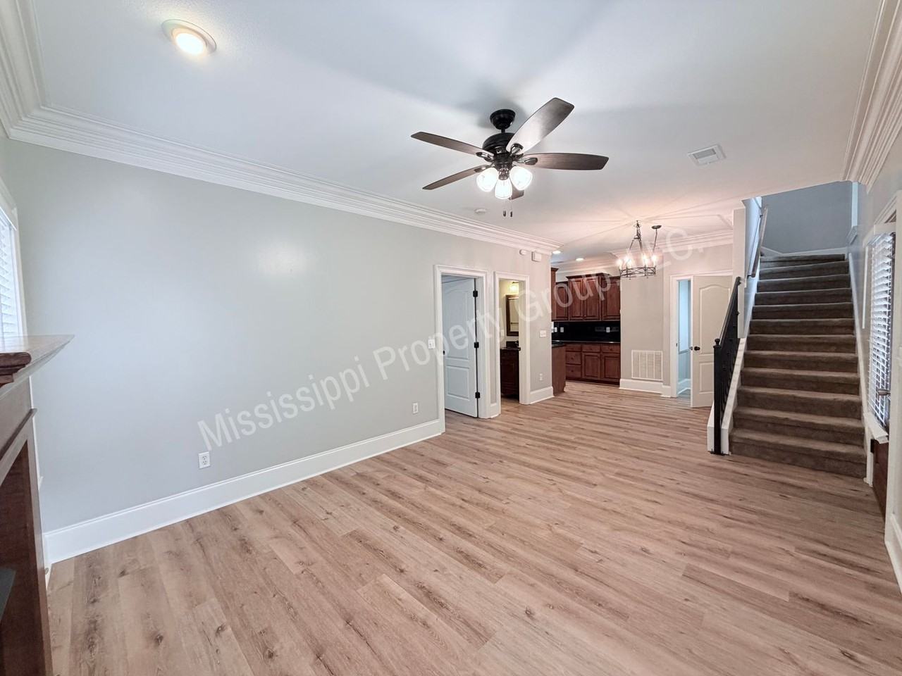 118 Falls Grove Dr - Photo 2 of 32