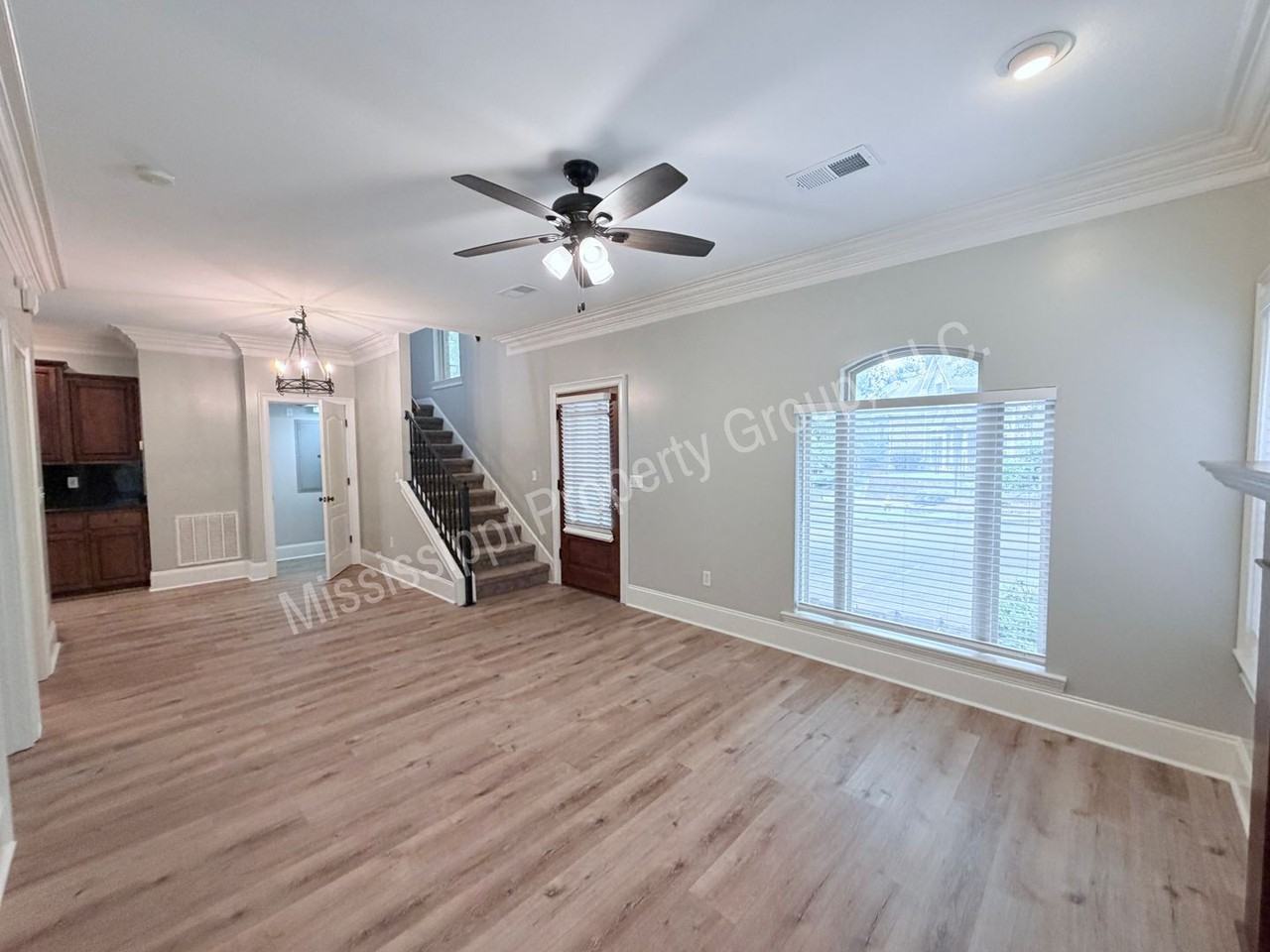 118 Falls Grove Dr - Photo 3 of 32
