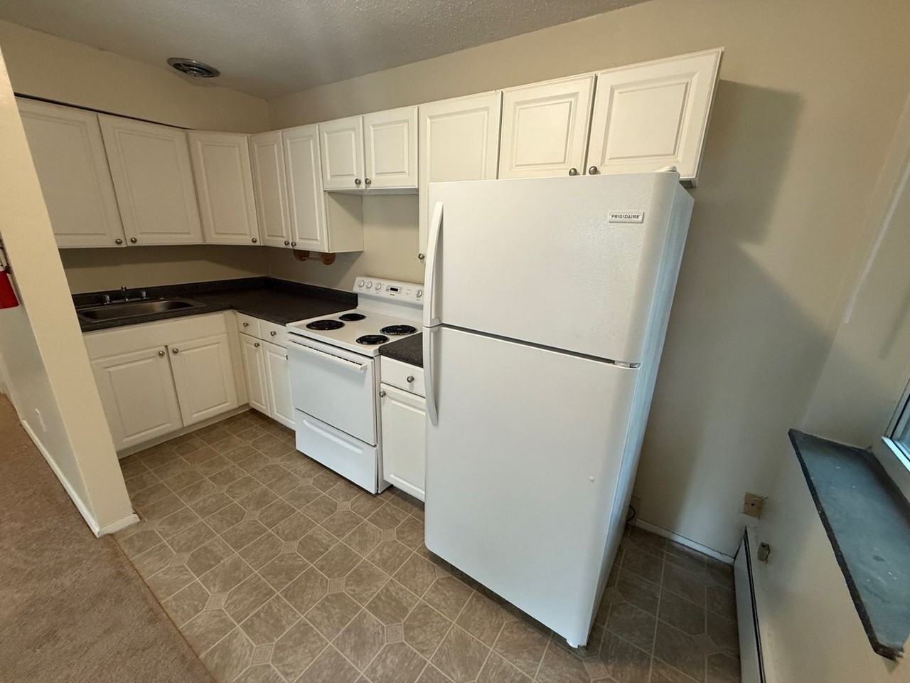 415 S Atherton St #9 - Photo 4 of 9