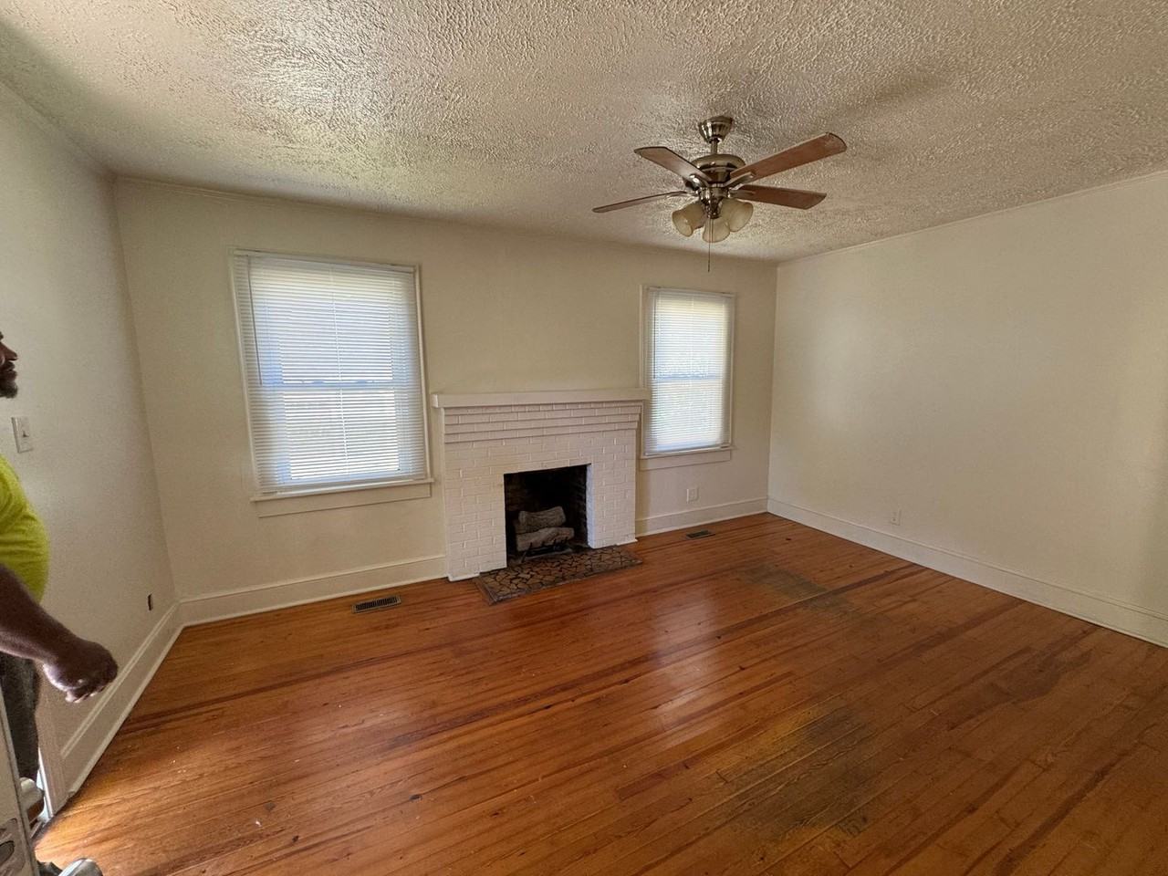 604 Hillcrest Dr - Photo 3 of 20