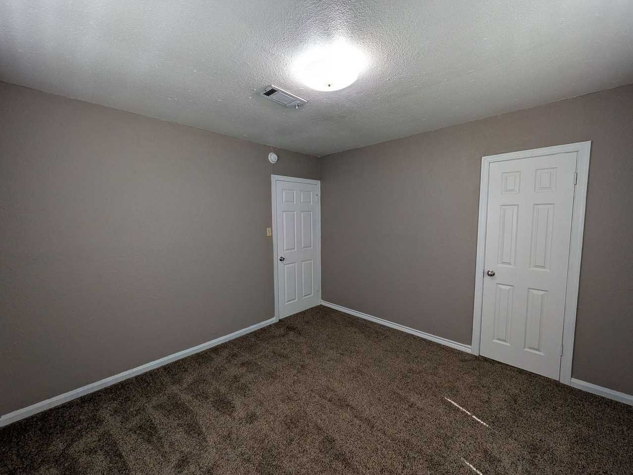 3100 30th St - Photo 4 of 11