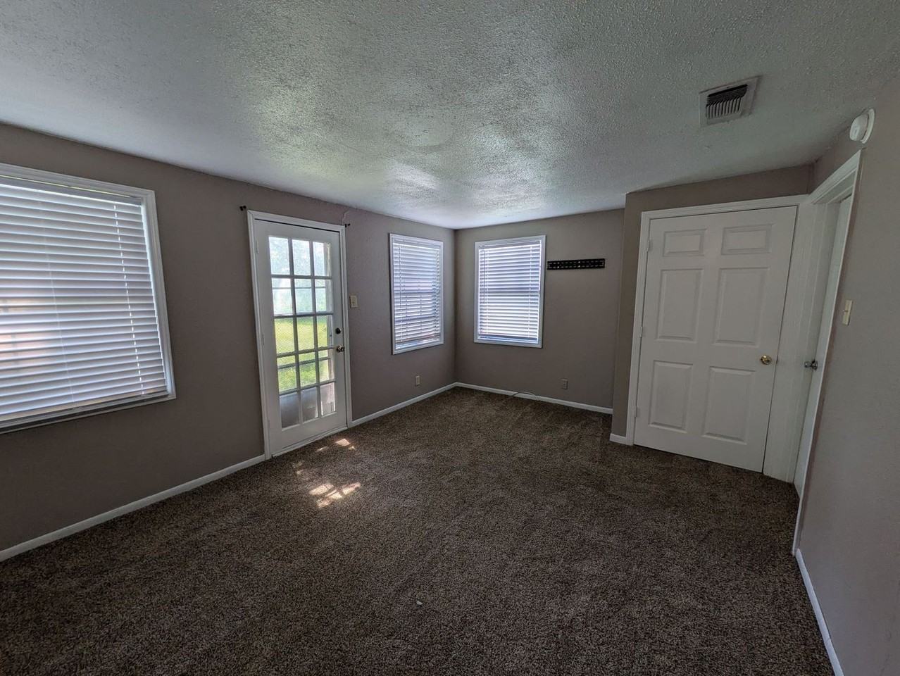 3100 30th St - Photo 5 of 11
