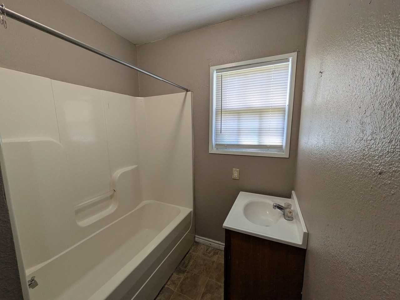 3100 30th St - Photo 6 of 11