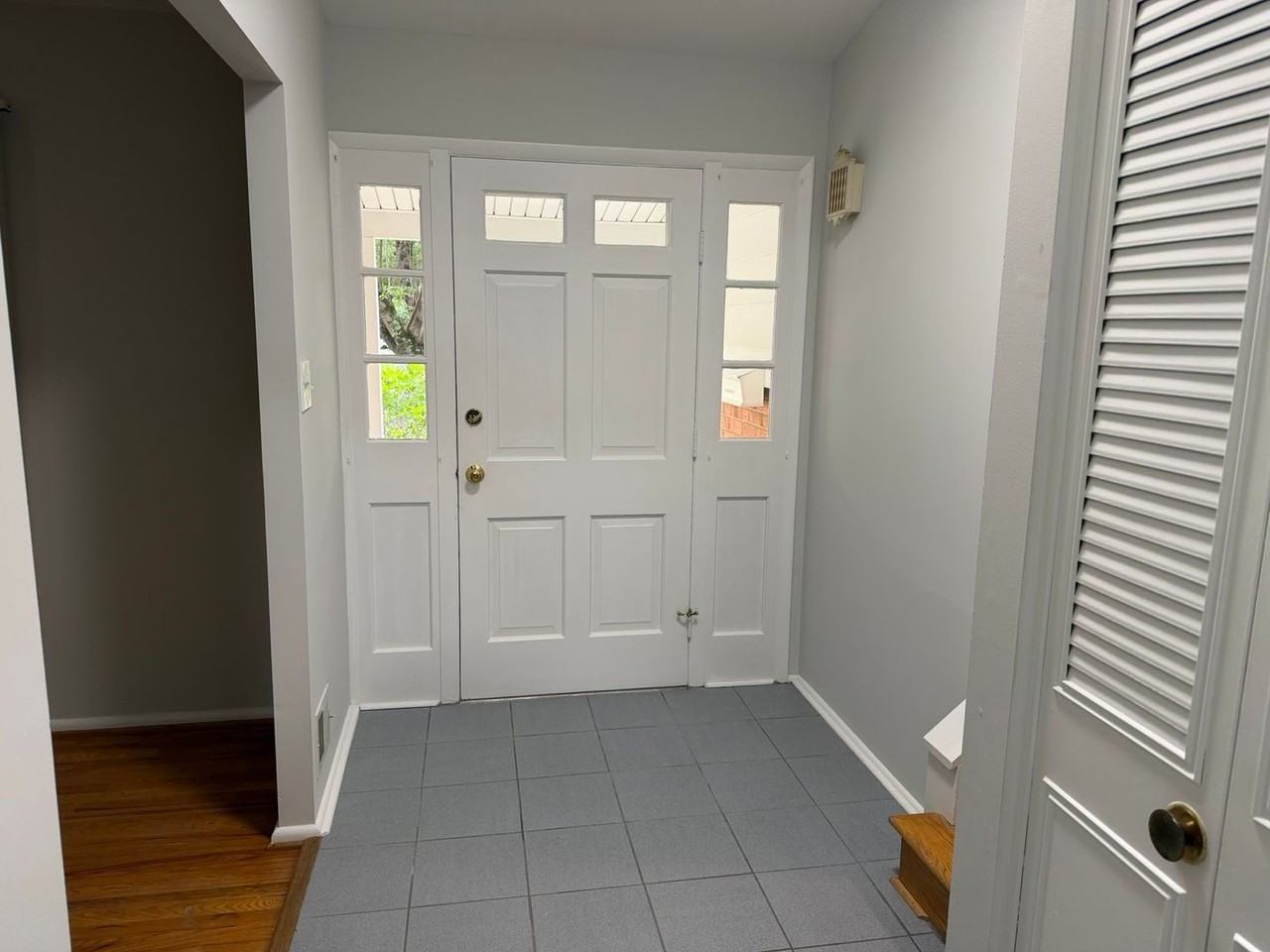 14015 Congress Dr - Photo 2 of 24