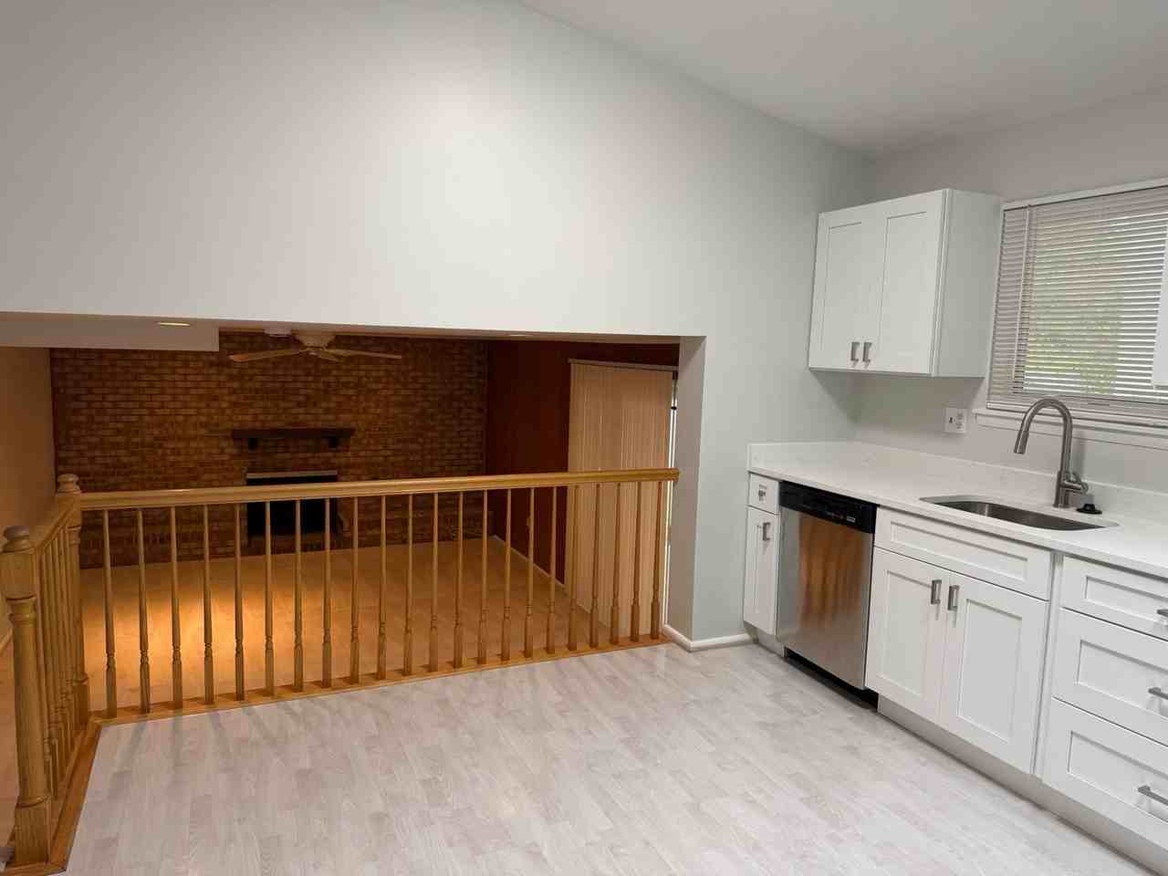 14015 Congress Dr - Photo 4 of 24