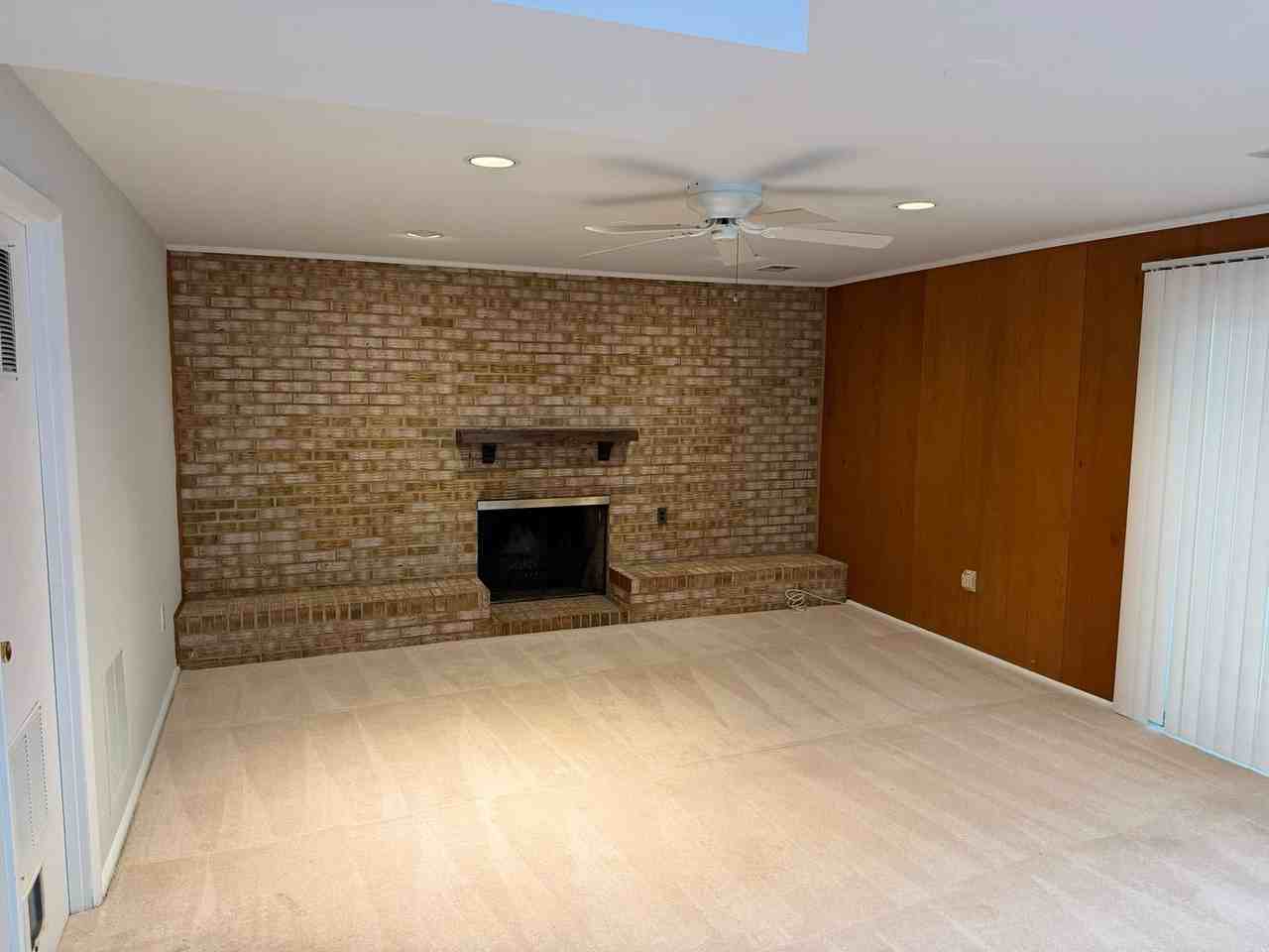 14015 Congress Dr - Photo 5 of 24