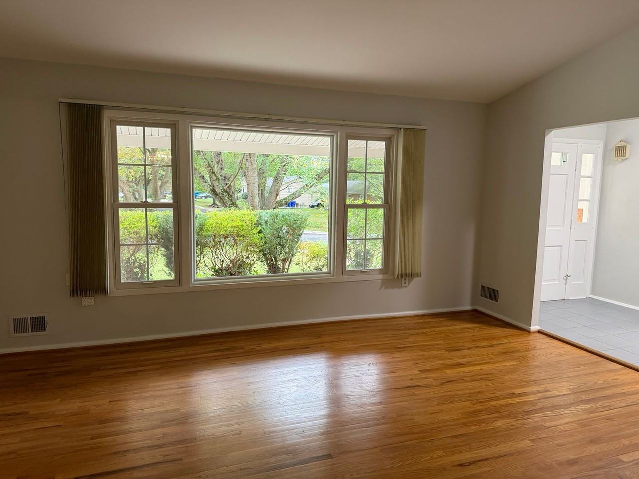 14015 Congress Dr - Photo 6 of 24