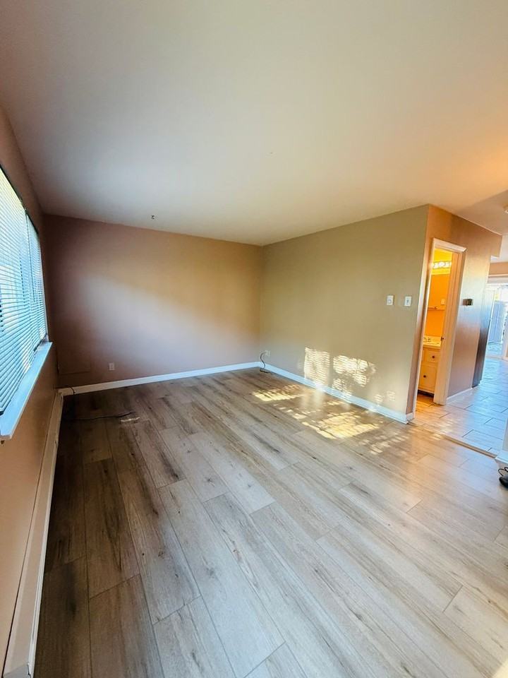 7318 Hazelcrest Dr - Photo 3 of 22