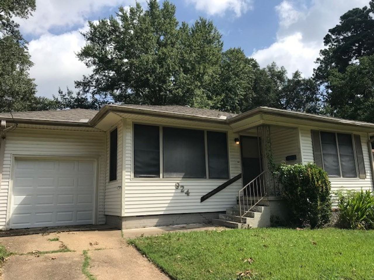 924 Drexel Dr - Photo 3 of 14