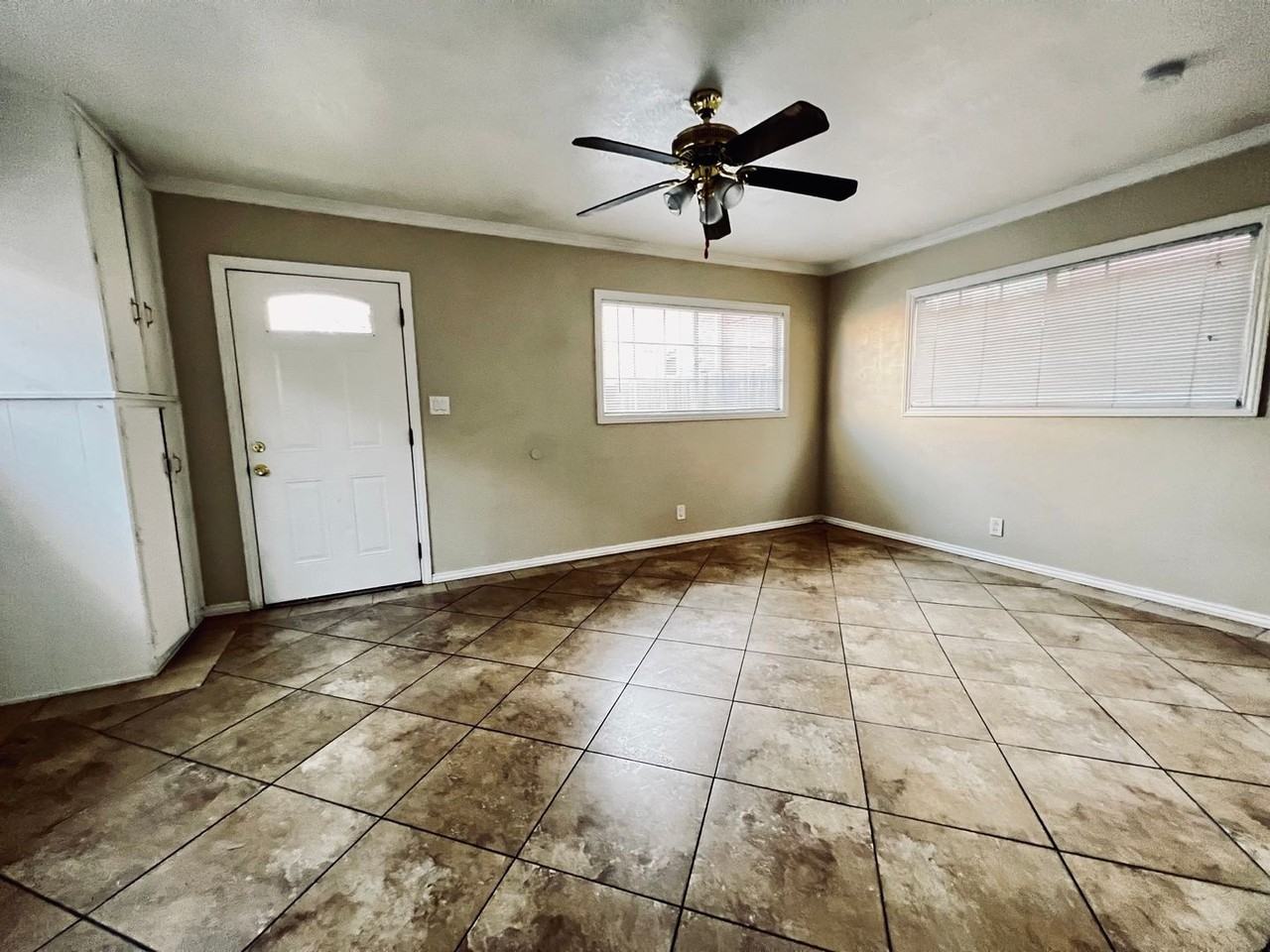 413 E Adair St - Photo 2 of 9