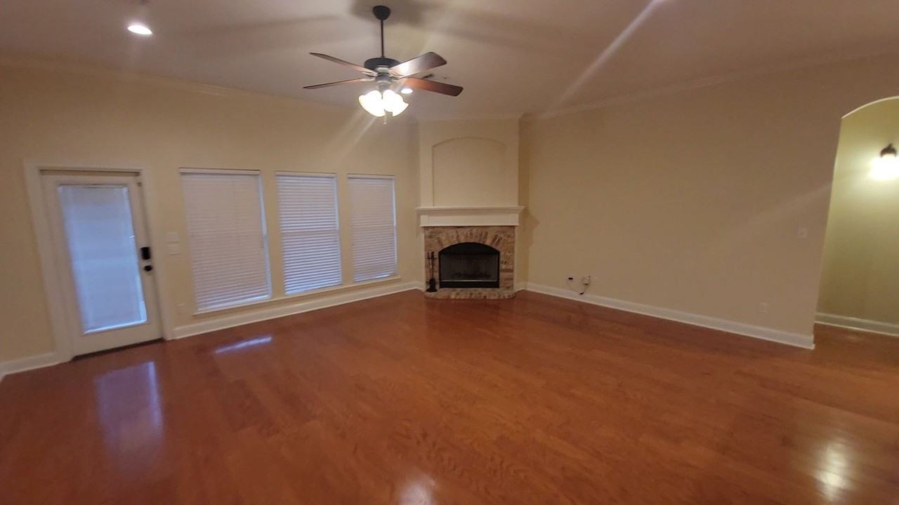 224 Telfair Ln - Photo 2 of 6