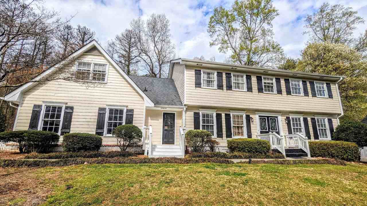 325 Lakeshore Dr Ne - Photo 2 of 40