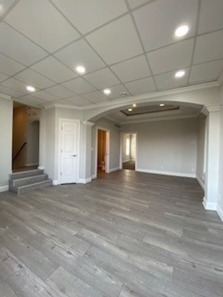 721 S Main St - Photo 3 of 47