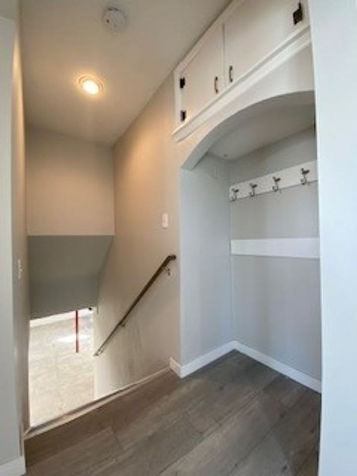 721 S Main St - Photo 5 of 47