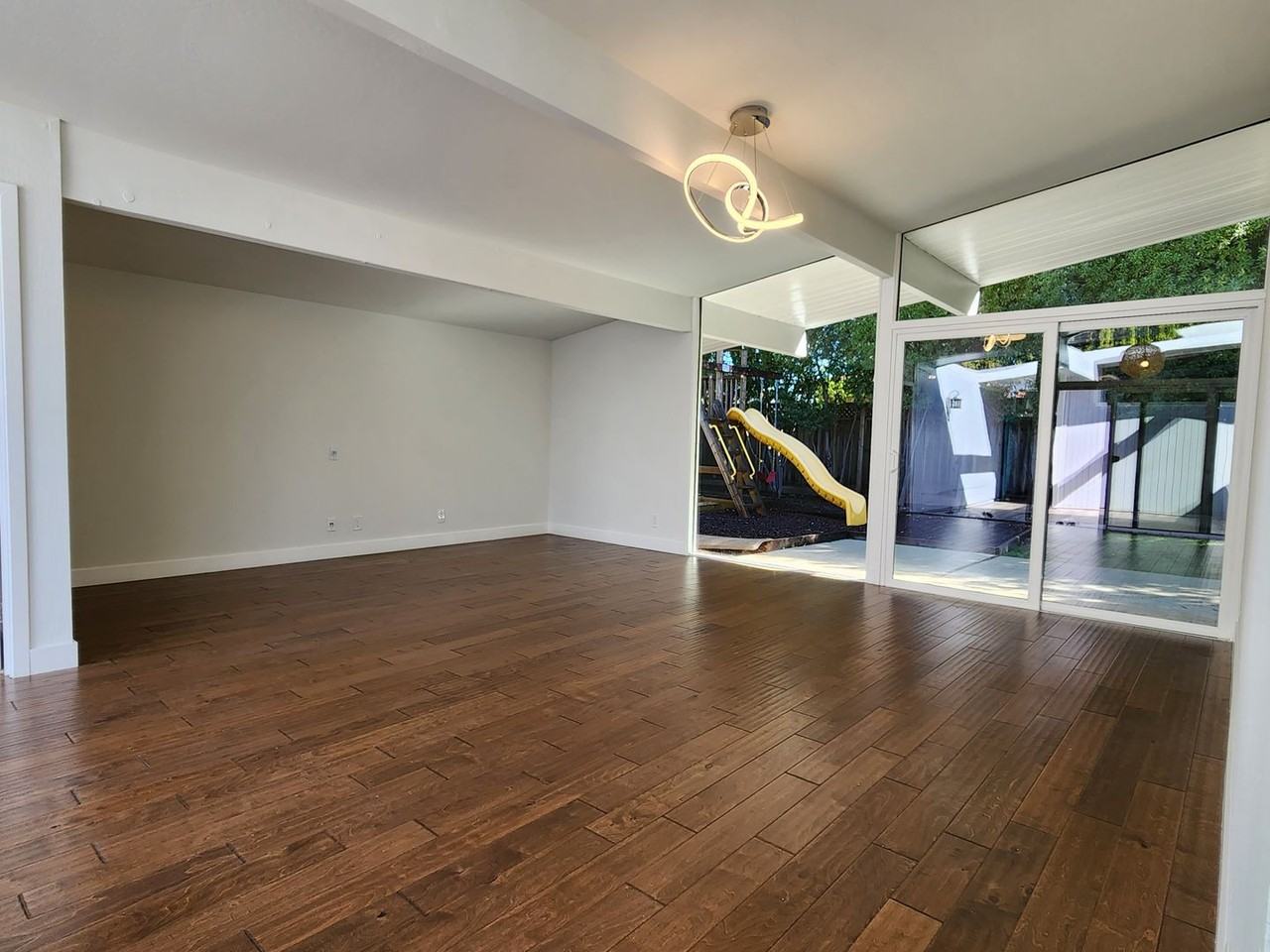 1624 Edmonton Ave - Photo 4 of 20