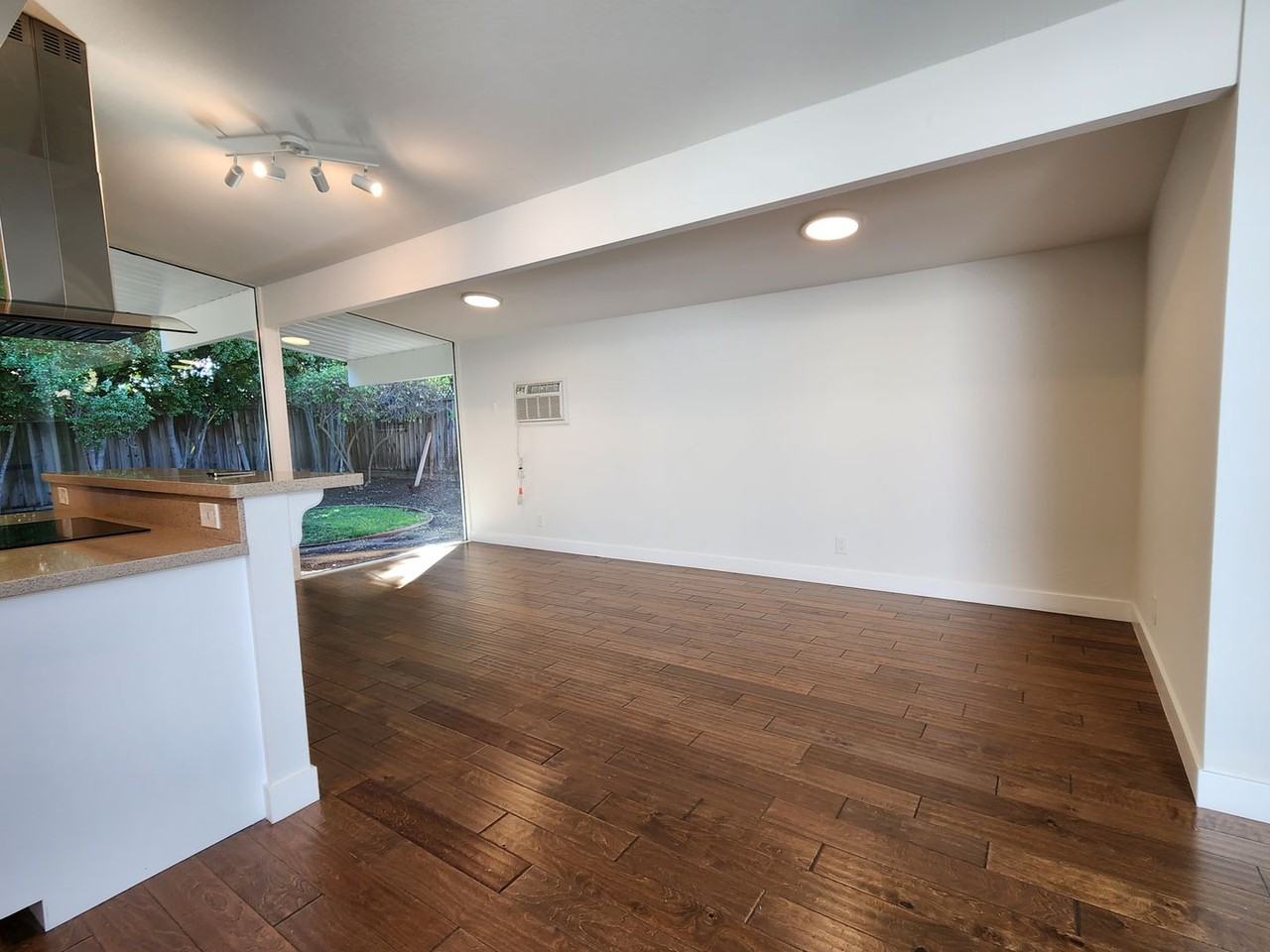 1624 Edmonton Ave - Photo 6 of 20