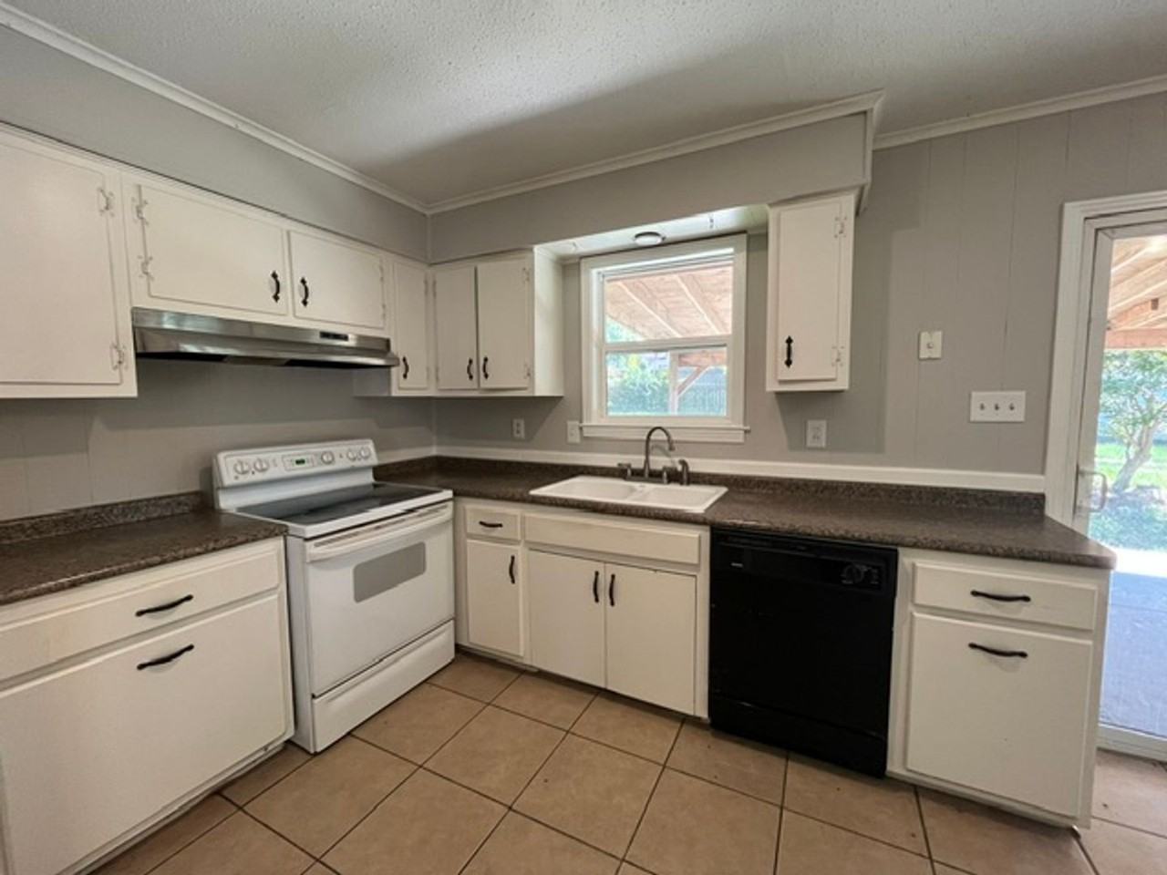 8258 Dottley Dr - Photo 4 of 11