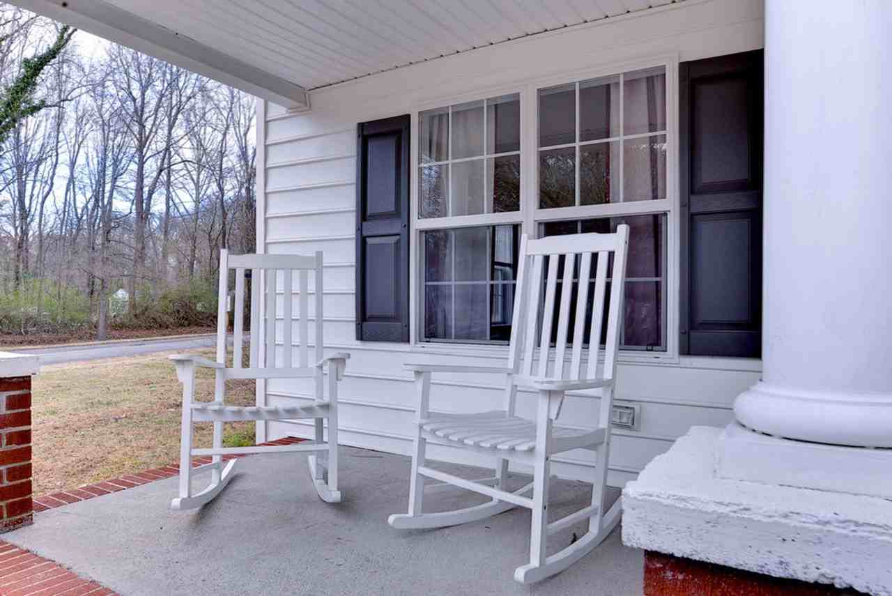 402 E Yorktown Rd - Photo 4 of 38