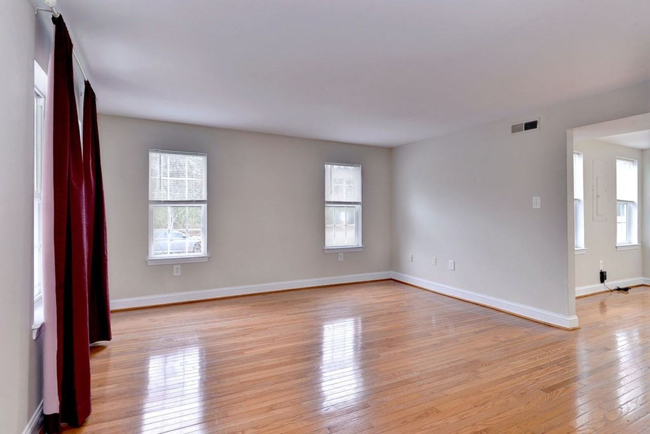 402 E Yorktown Rd - Photo 6 of 38