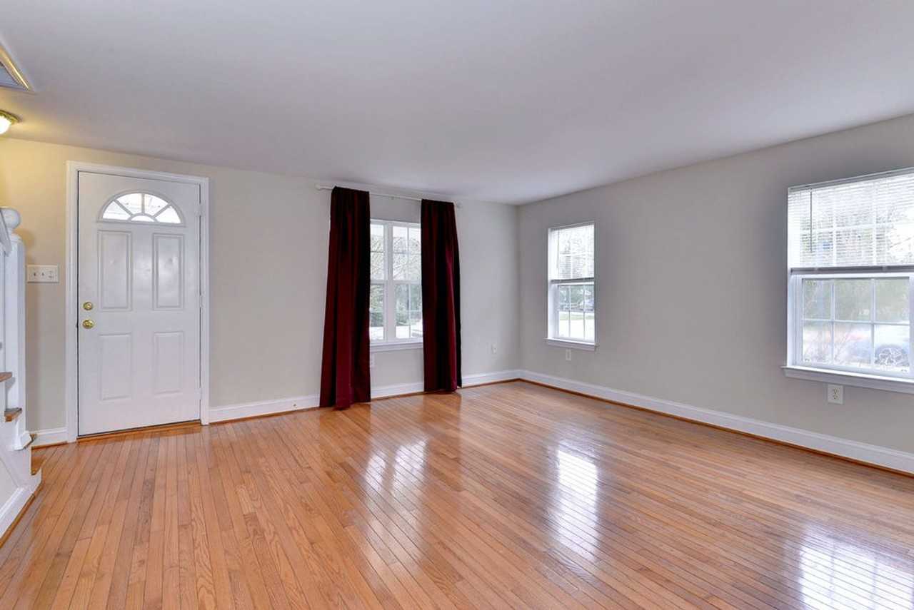 402 E Yorktown Rd - Photo 7 of 38