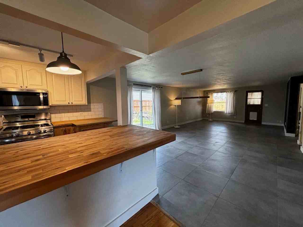 1873 Martin Rd - Photo 3 of 13