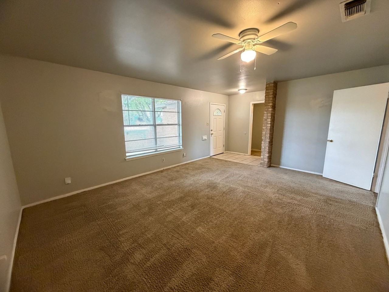 318 Como St - Photo 2 of 11