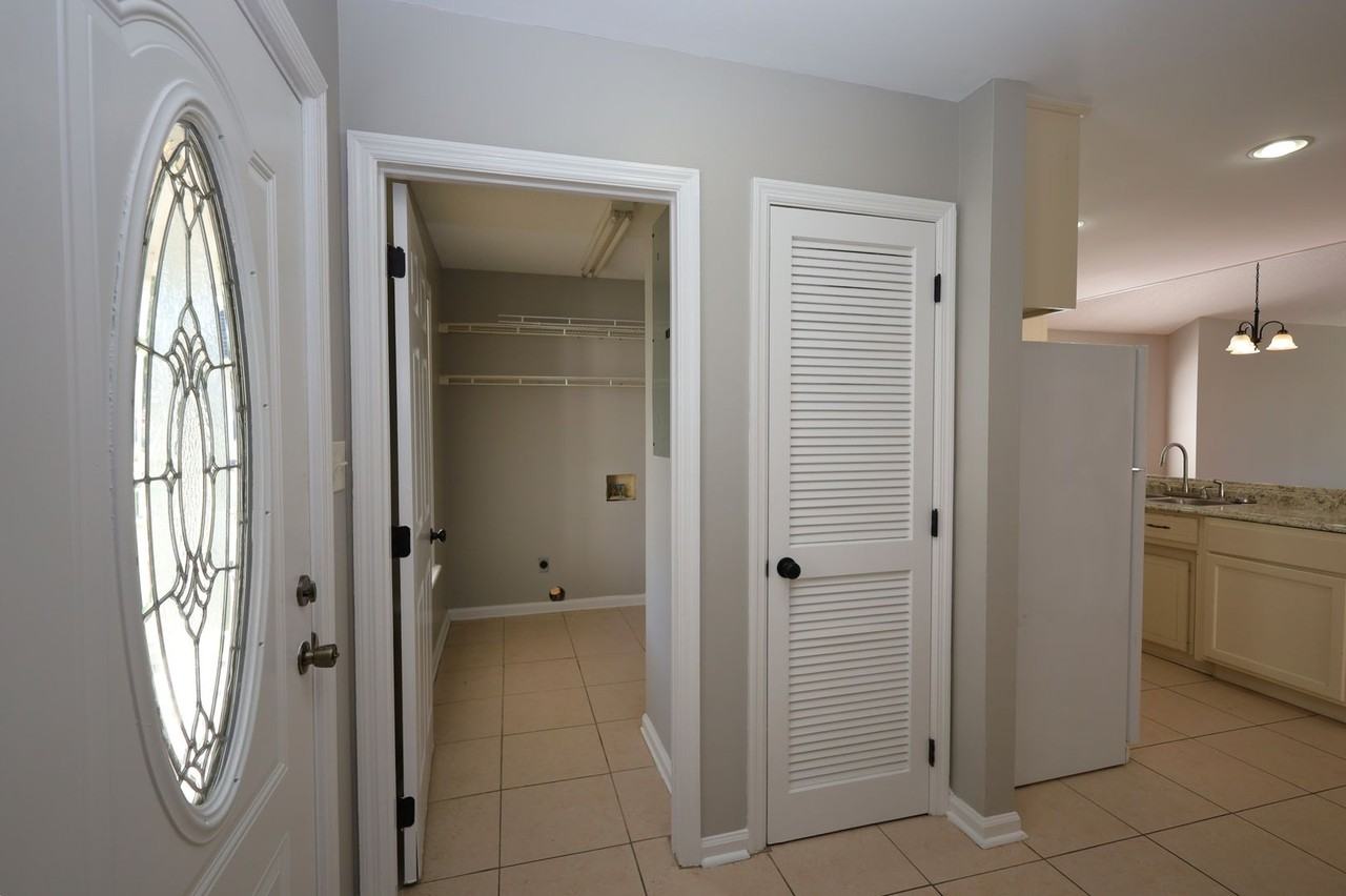 2747 Tyndall Dr - Photo 2 of 18