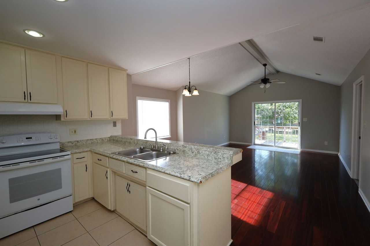 2747 Tyndall Dr - Photo 3 of 18