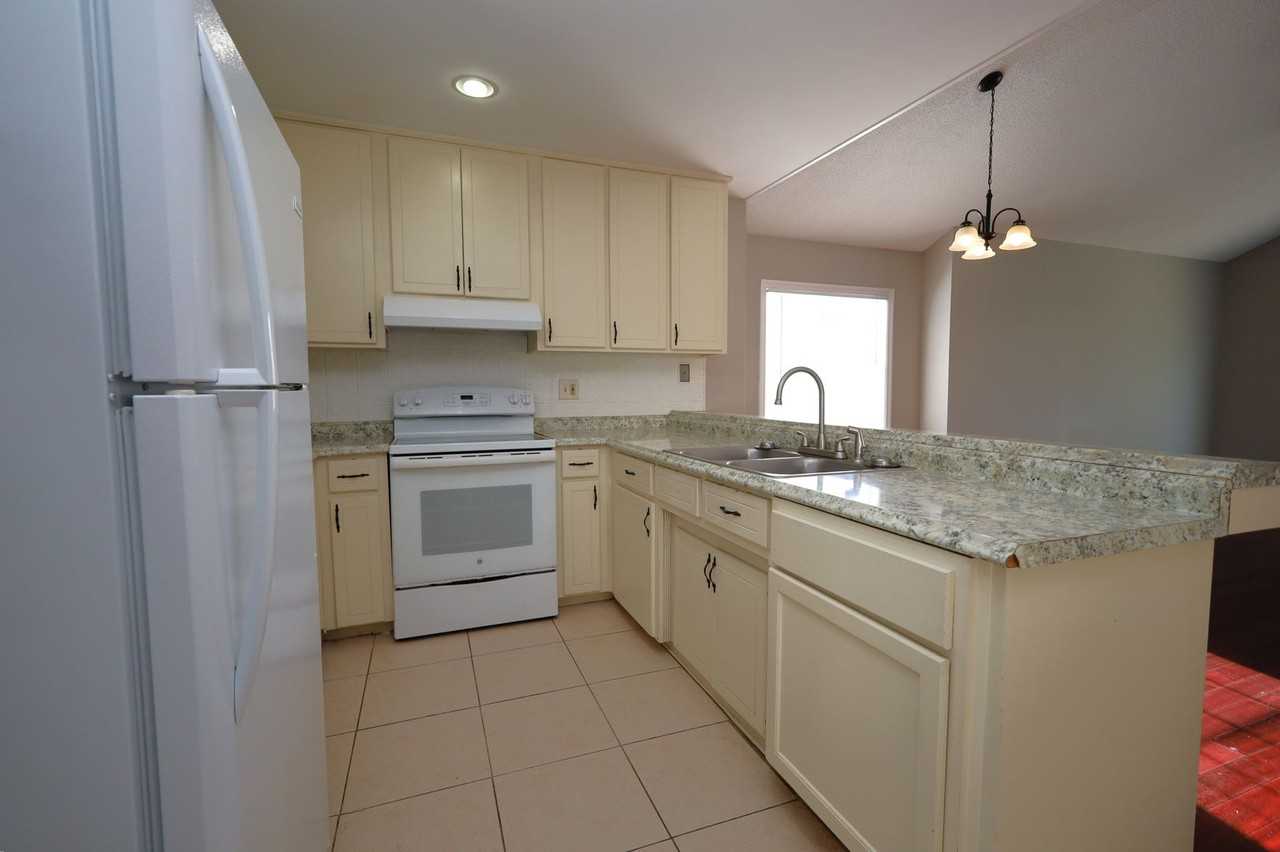 2747 Tyndall Dr - Photo 4 of 18