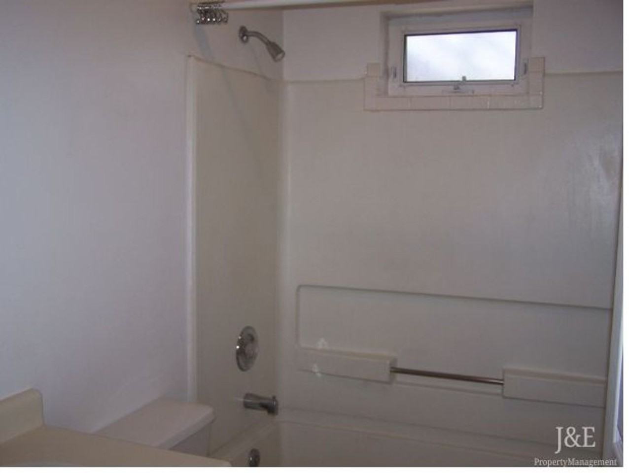 1123 W 425 S - Photo 5 of 8
