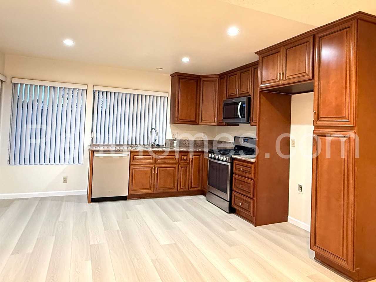 10906 Barbados Way - Photo 4 of 21