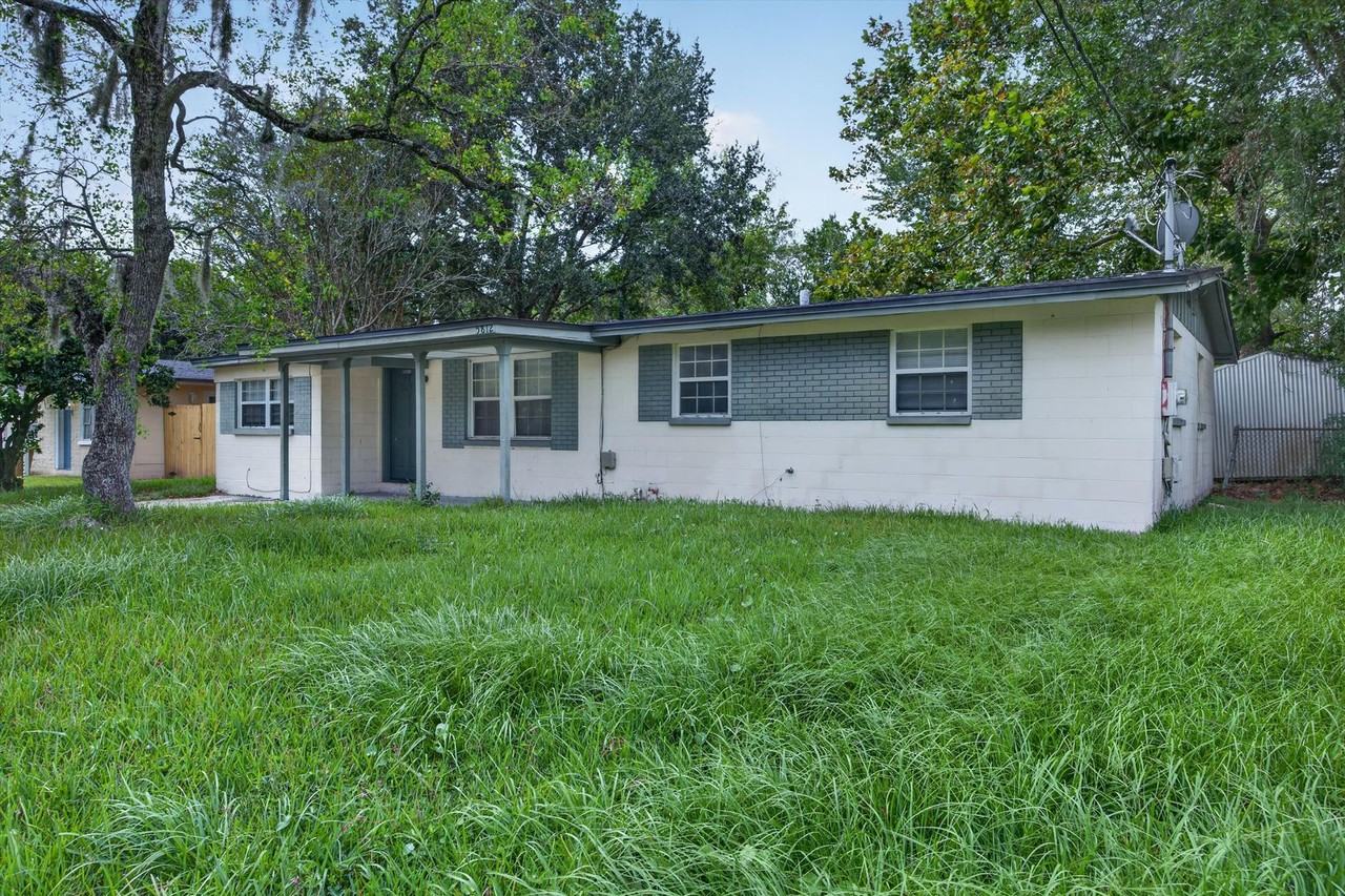 5812 Tampico Rd - Photo 4 of 26
