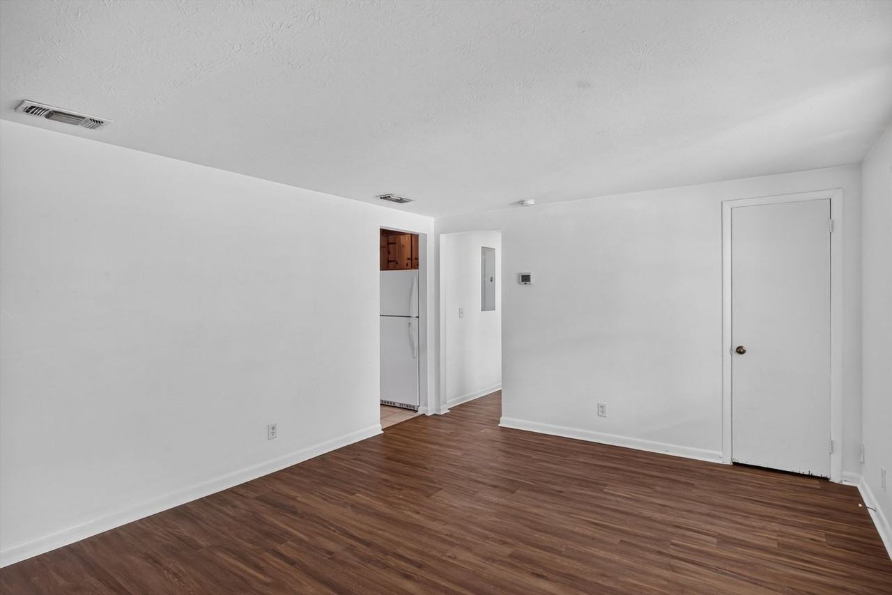 5812 Tampico Rd - Photo 5 of 26