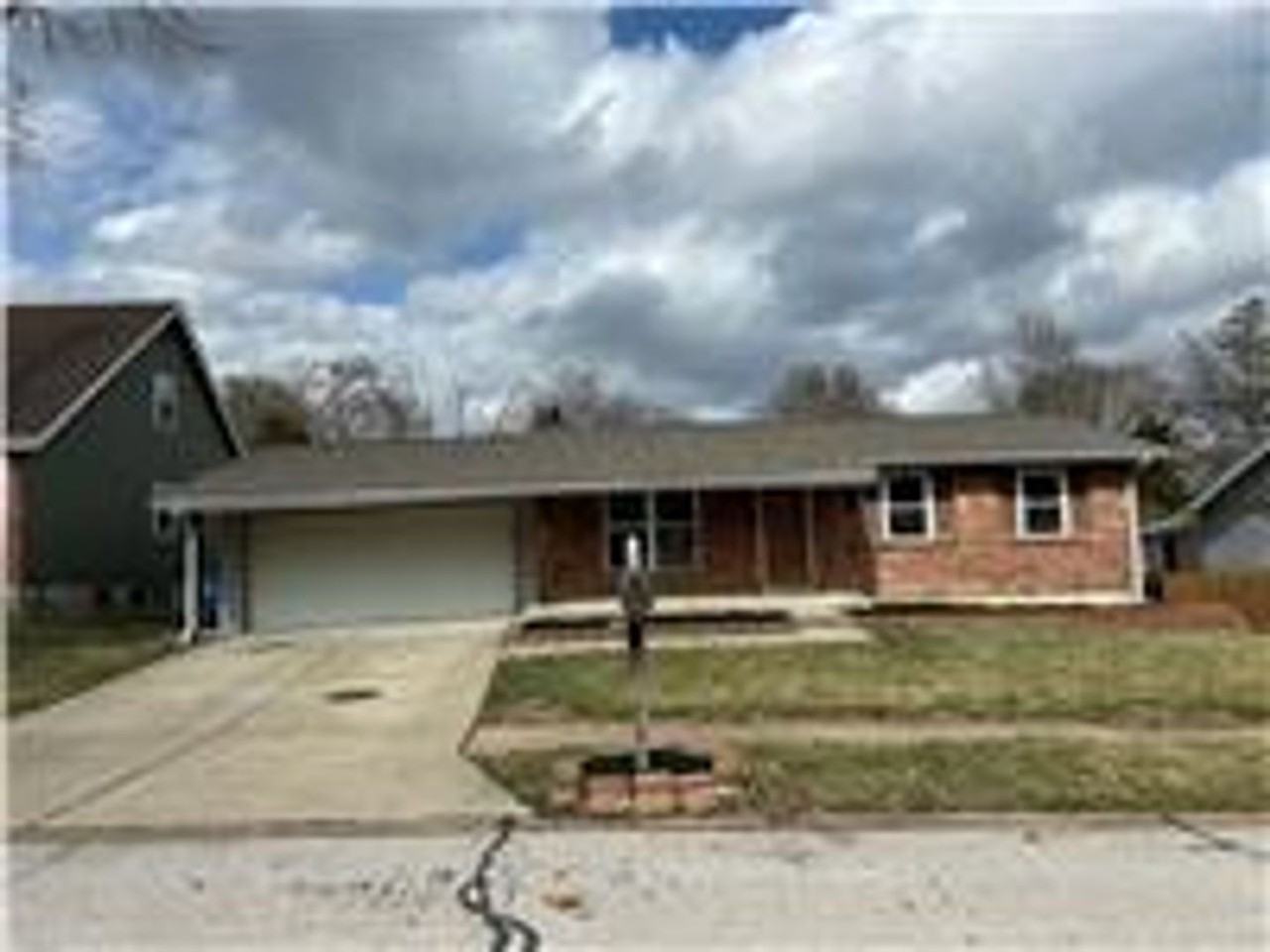 691 Walnut Point Ct - Photo 2 of 14