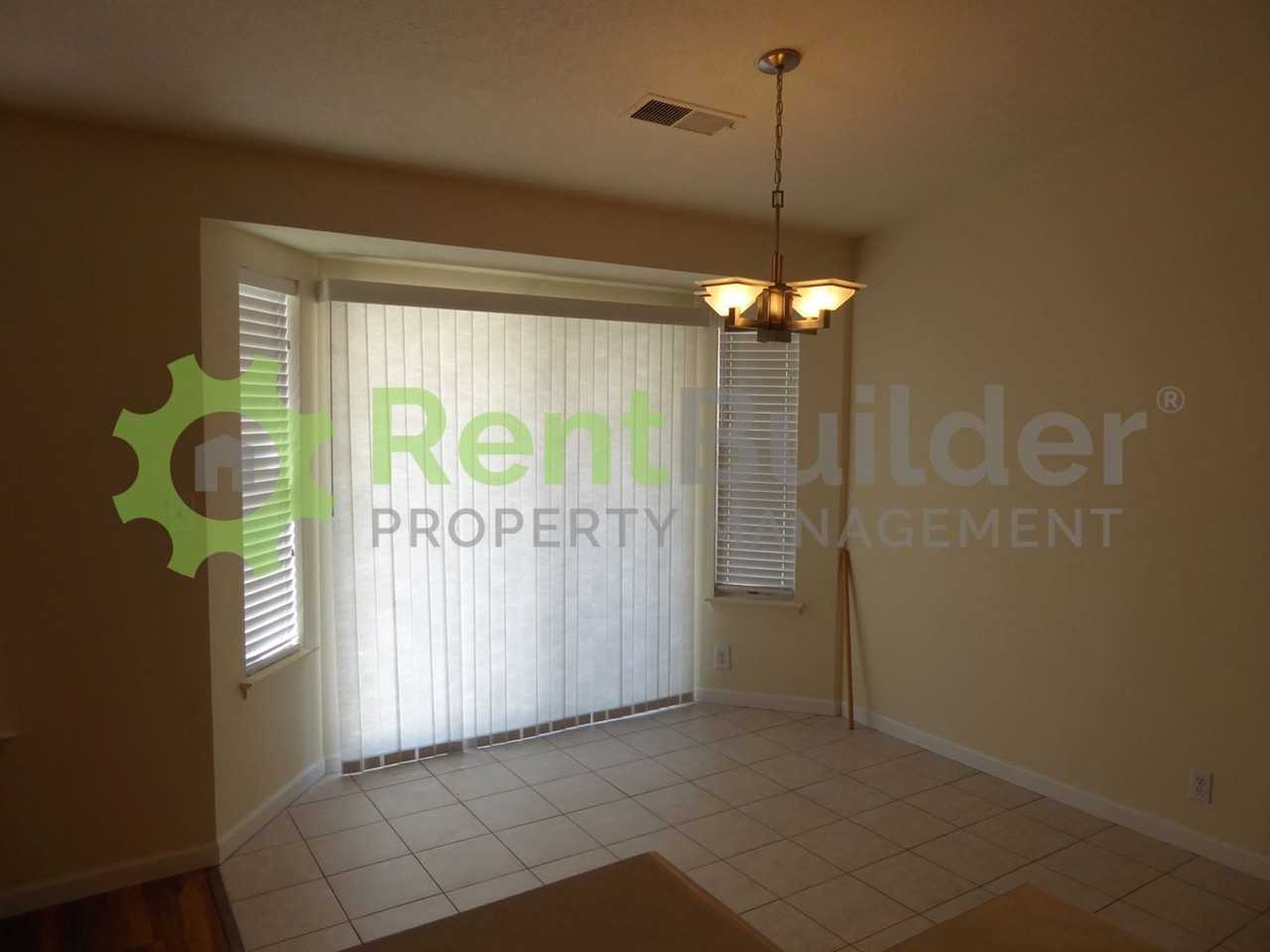8421 Julian Robles St Ne - Photo 6 of 30
