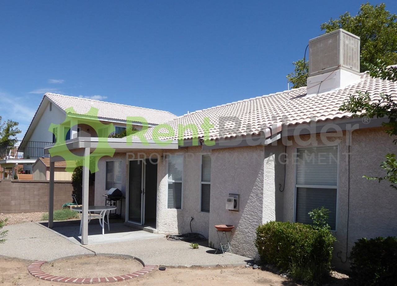 8421 Julian Robles St Ne - Photo 7 of 30
