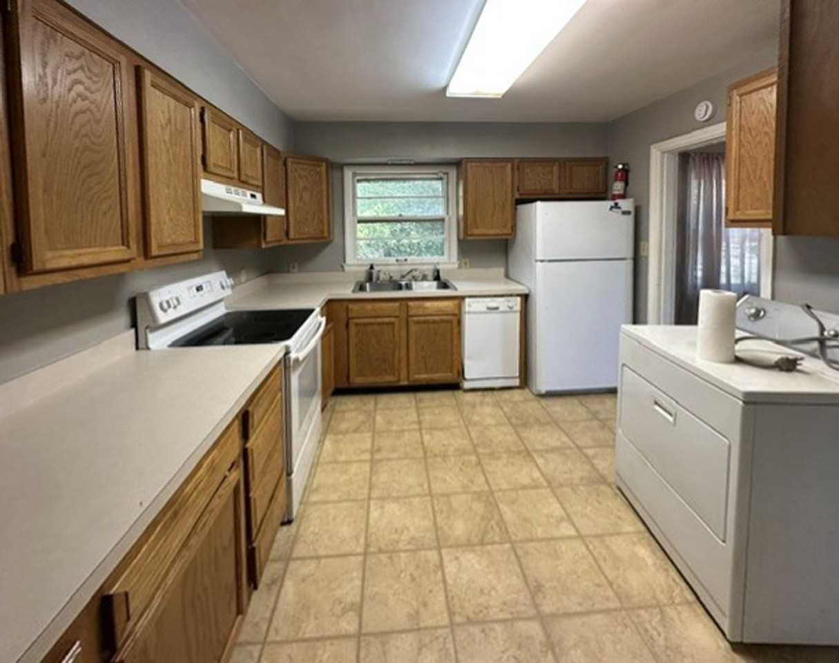604 Cardinal Ln - Photo 2 of 8