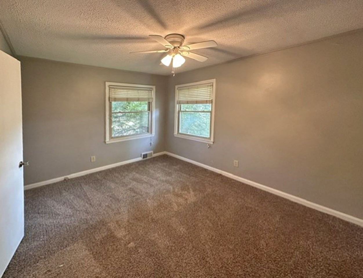 604 Cardinal Ln - Photo 5 of 8