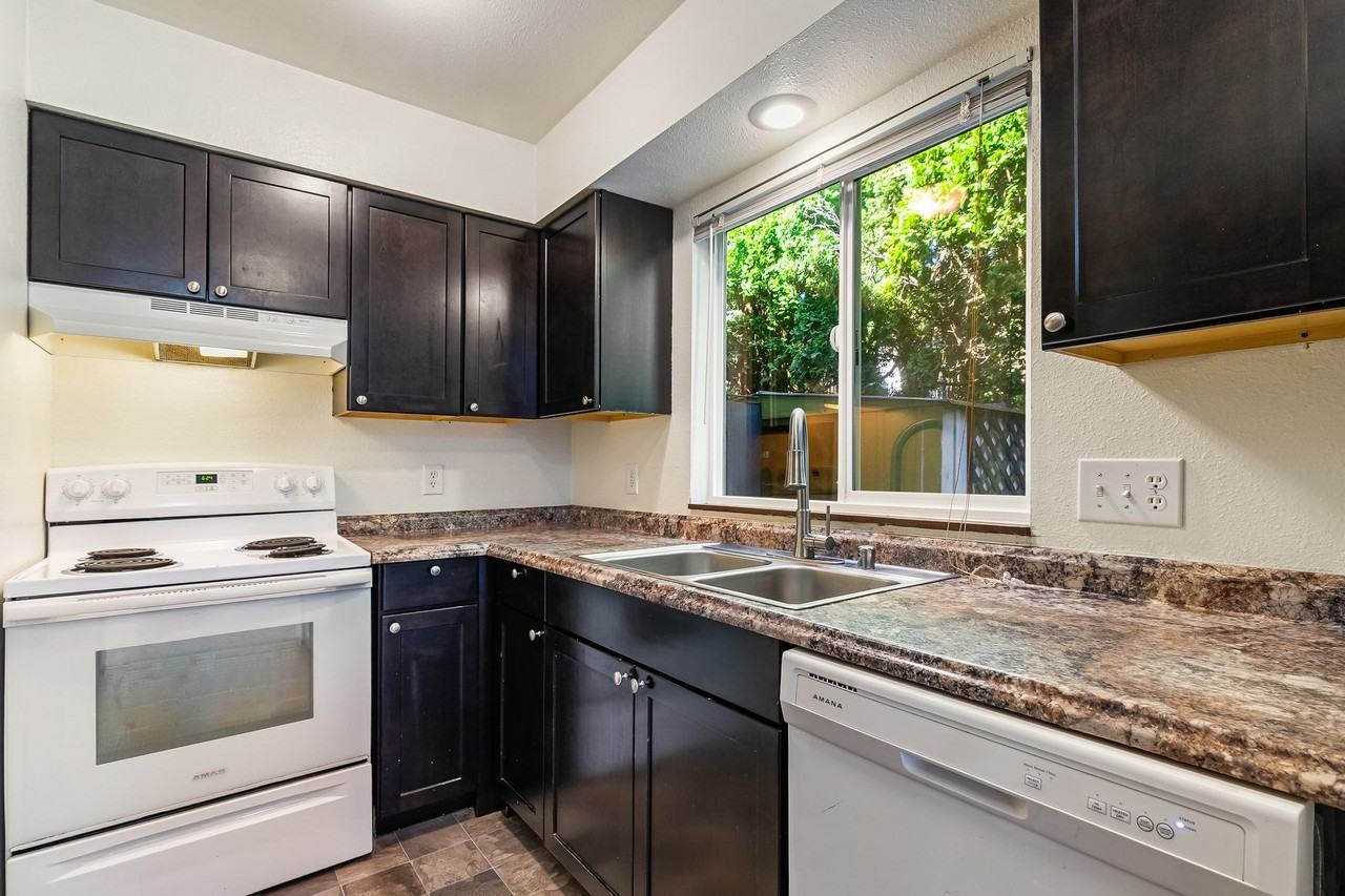 Twin Firs Apartments in Bellingham - Photo 3 of 4